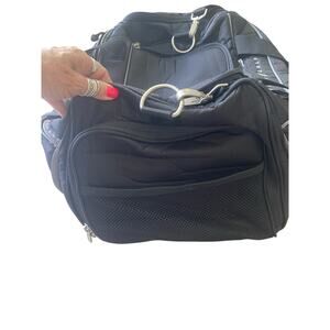 Nike Golf Duffle Bag Gym Workout  includes Carrying Strap Many Pockets